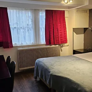 ** Hotel Quentin Golden Bear Nederland